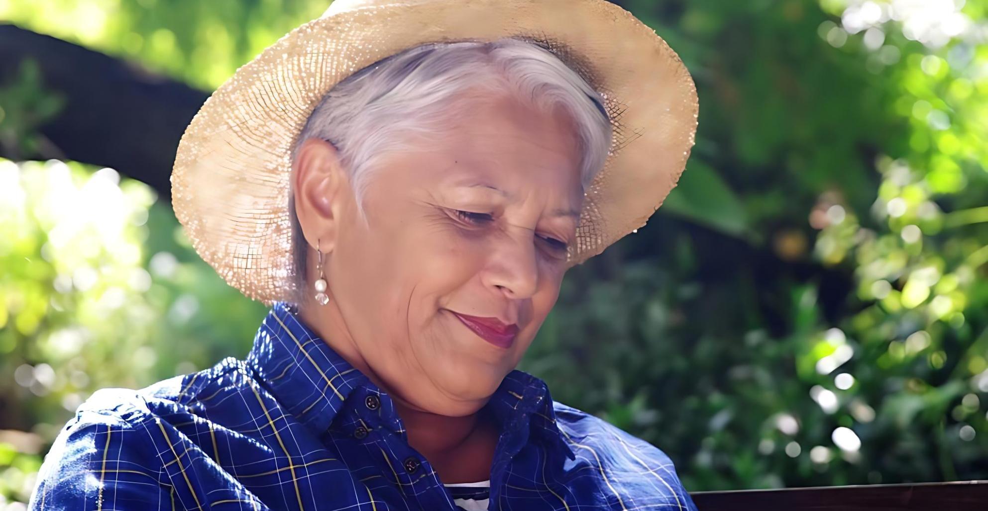 Группа участников программы социальной адаптации на экскурсии по городу